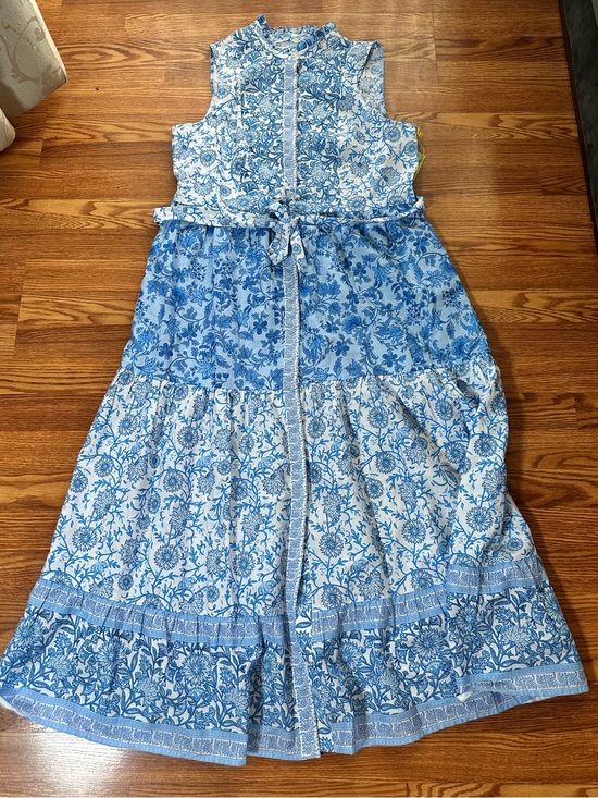 CeCe Dresses & Skirts - NWT CeCe Blue and White Floral Tiered Maxi Dress with Tie Waist